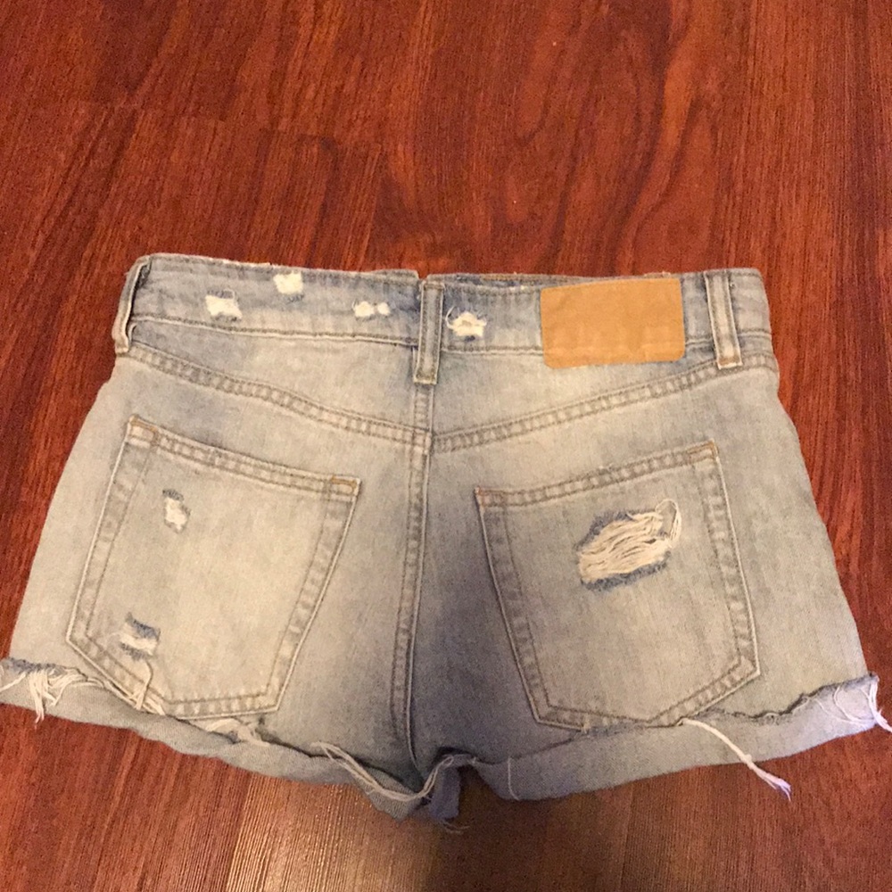 SHORTS - Picture 2 of 3